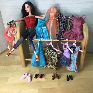 Raquelle Barbie Doll and Clothes